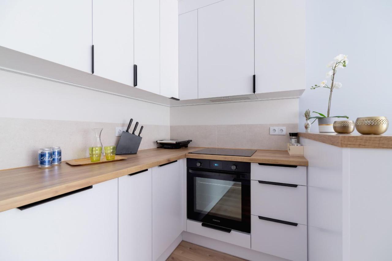 Tauron Arena Premium With Underground & Outdoor Parking By Renters Prestige Apartment