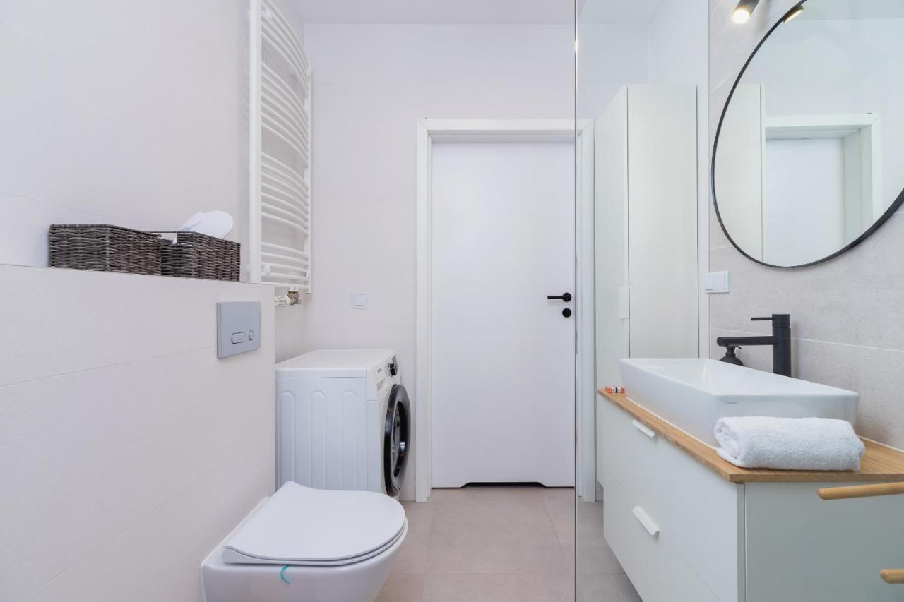 Tauron Arena Premium With Underground & Outdoor Parking By Renters Prestige Apartment Krakow